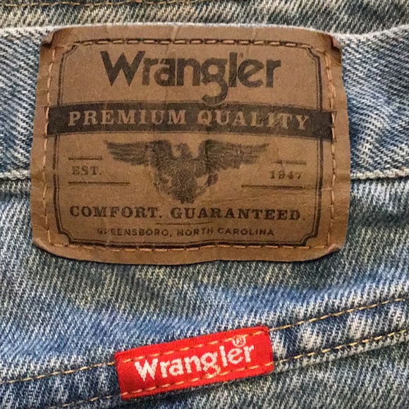 Wrangler Lightwash 5 Pocket Regular Fit Jeans - Picture 4 of 4